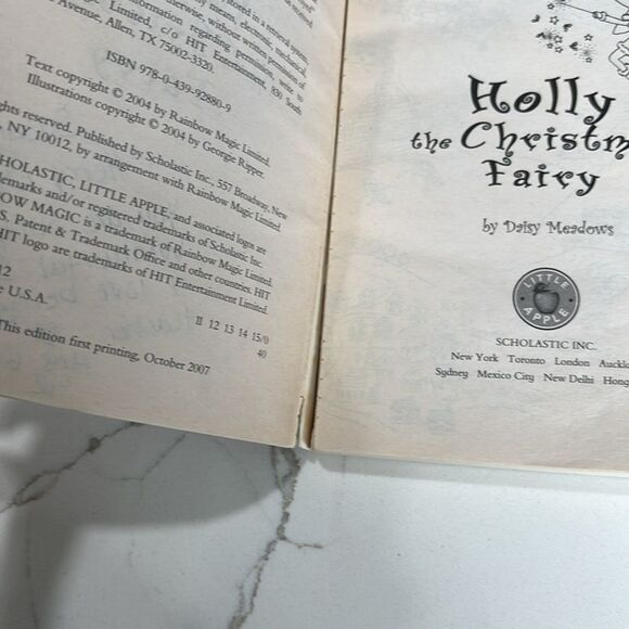 Rainbow Magic Special Edition Holly the Christmas Fairy Book 1 - Picture 7 of 7